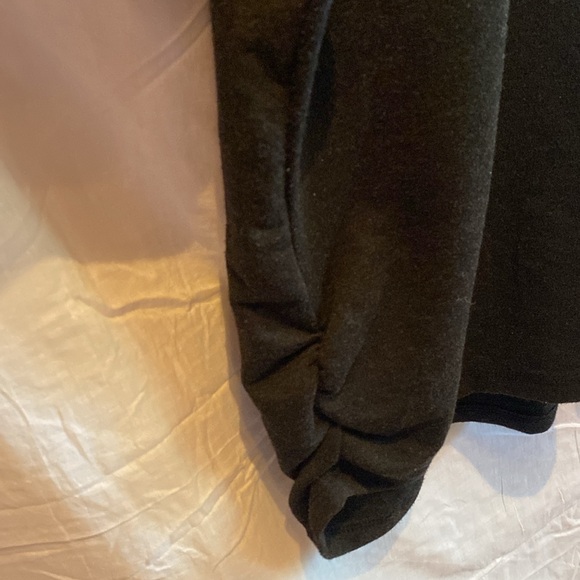 Danskin sweater rouging on the sides - Picture 2 of 4